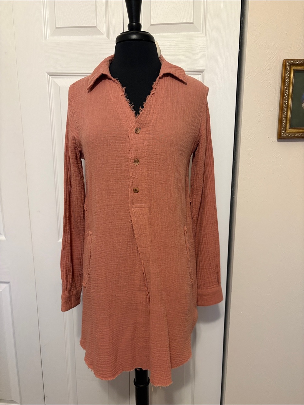 NWT Hem & Thread Textured Button-Front Tunic in Dusty Coral. Size Small.